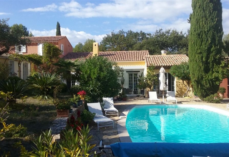 À vendre villa de 12 pièces avec piscine Le Beausset (83 330) - Image 2