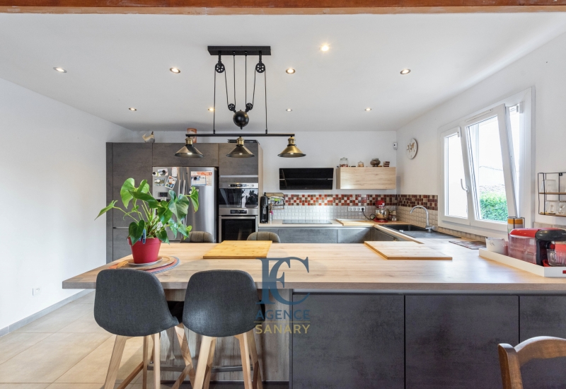 Maison familiale T4 avec studio indépendant et garage en vente quartier de la Vernette à Sanary - Image 2