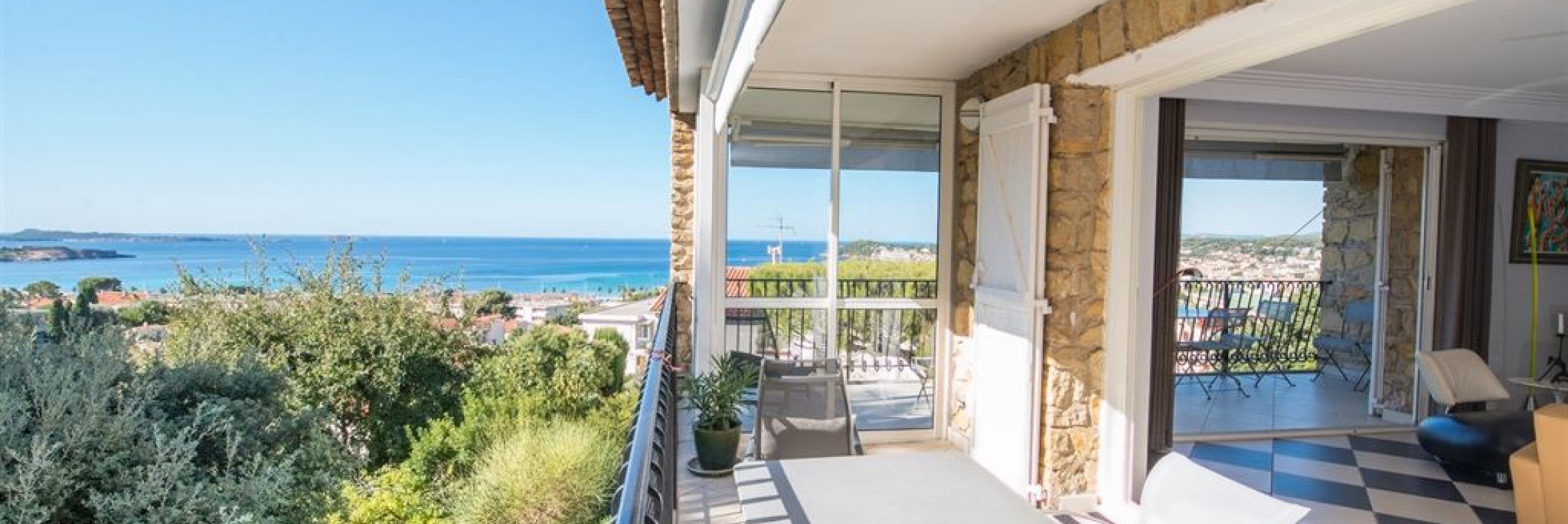 Vente villa vue mer à Six-Fours Les Lônes en deux appartements
