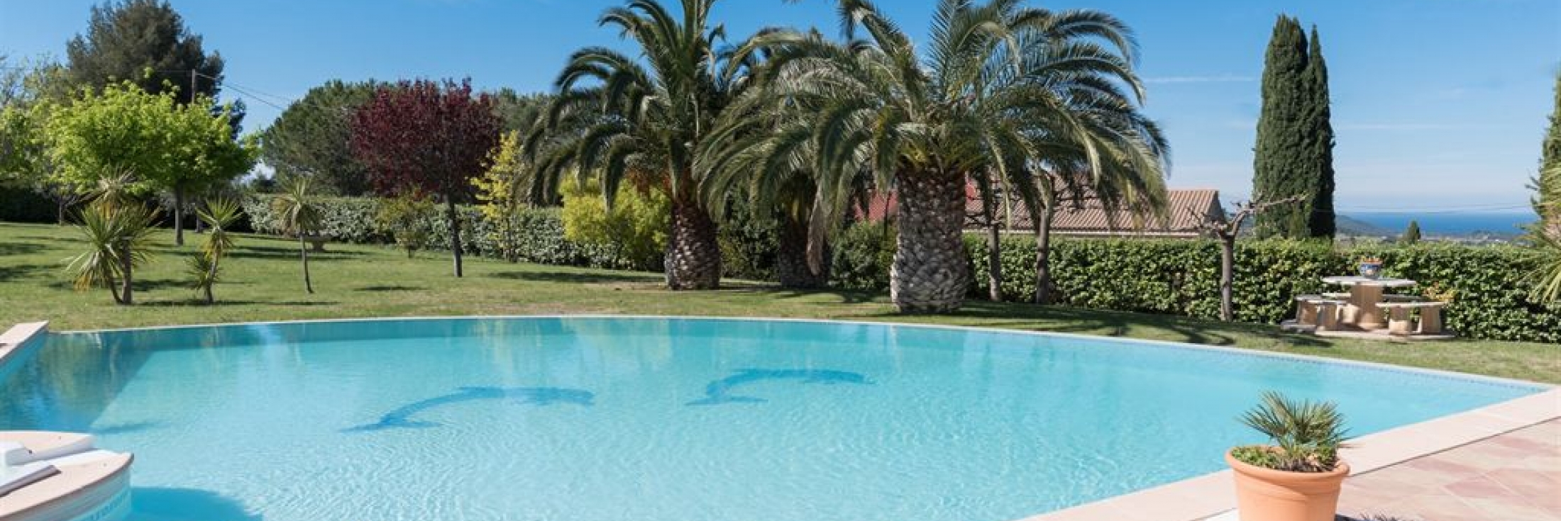 A vendre maison type T7 avec piscine et vue mer au Castellet 83330
