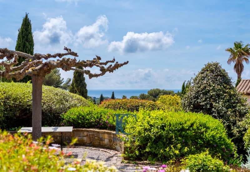 Villa d'architecte avec vues panoramiques en vente à Sanary-sur-Mer - Image 2