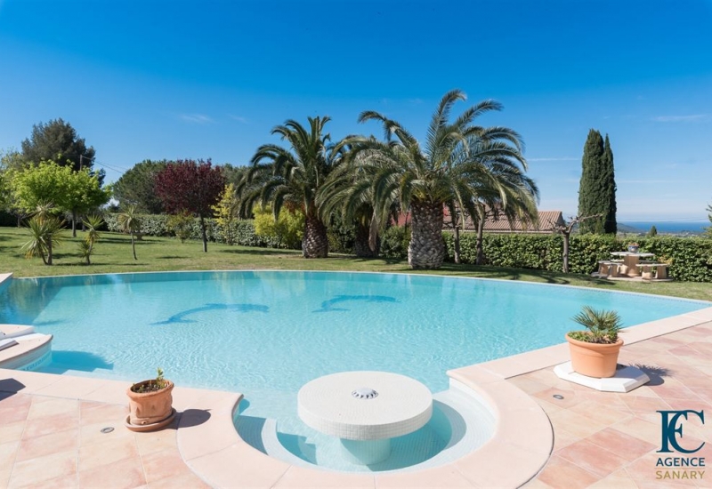A vendre maison type T7 avec piscine et vue mer au Castellet 83330 - Image 1