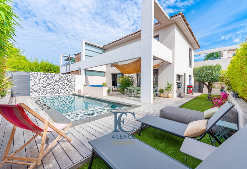 Maison contemporaine de 5 pièces avec piscine en vente à Sanary-sur-Mer