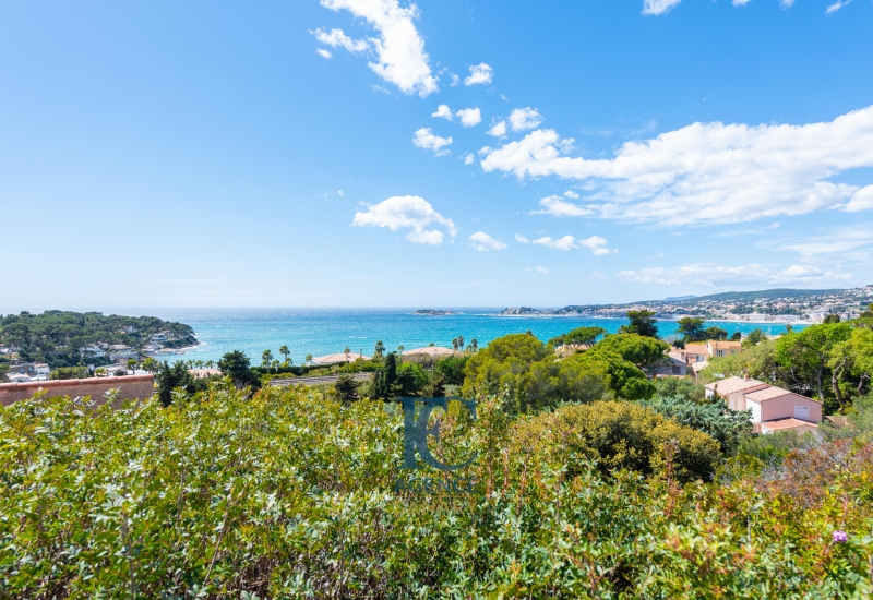 Maison de plain-pied avec vue mer à vendre à Sanary-sur-Mer