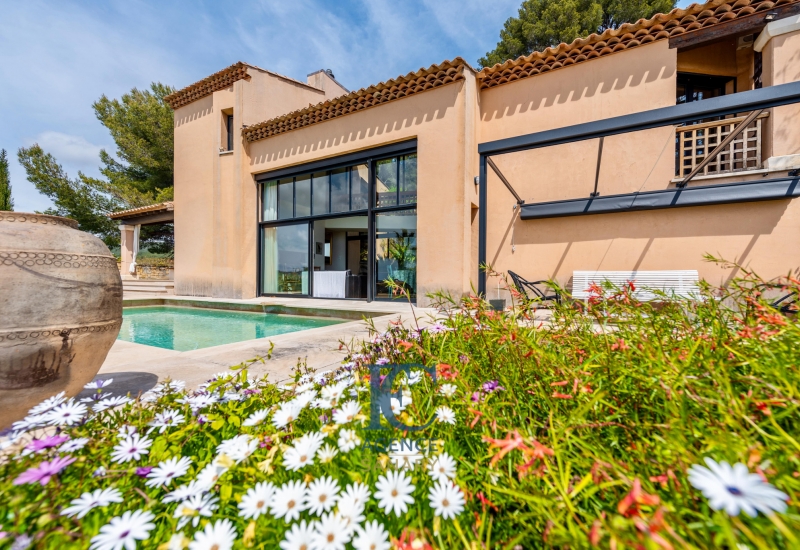 Villa d'architecte avec vues panoramiques en vente à Sanary-sur-Mer - Image 3